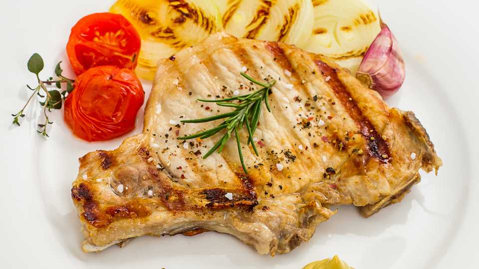Grilled Pork Chops with Onion