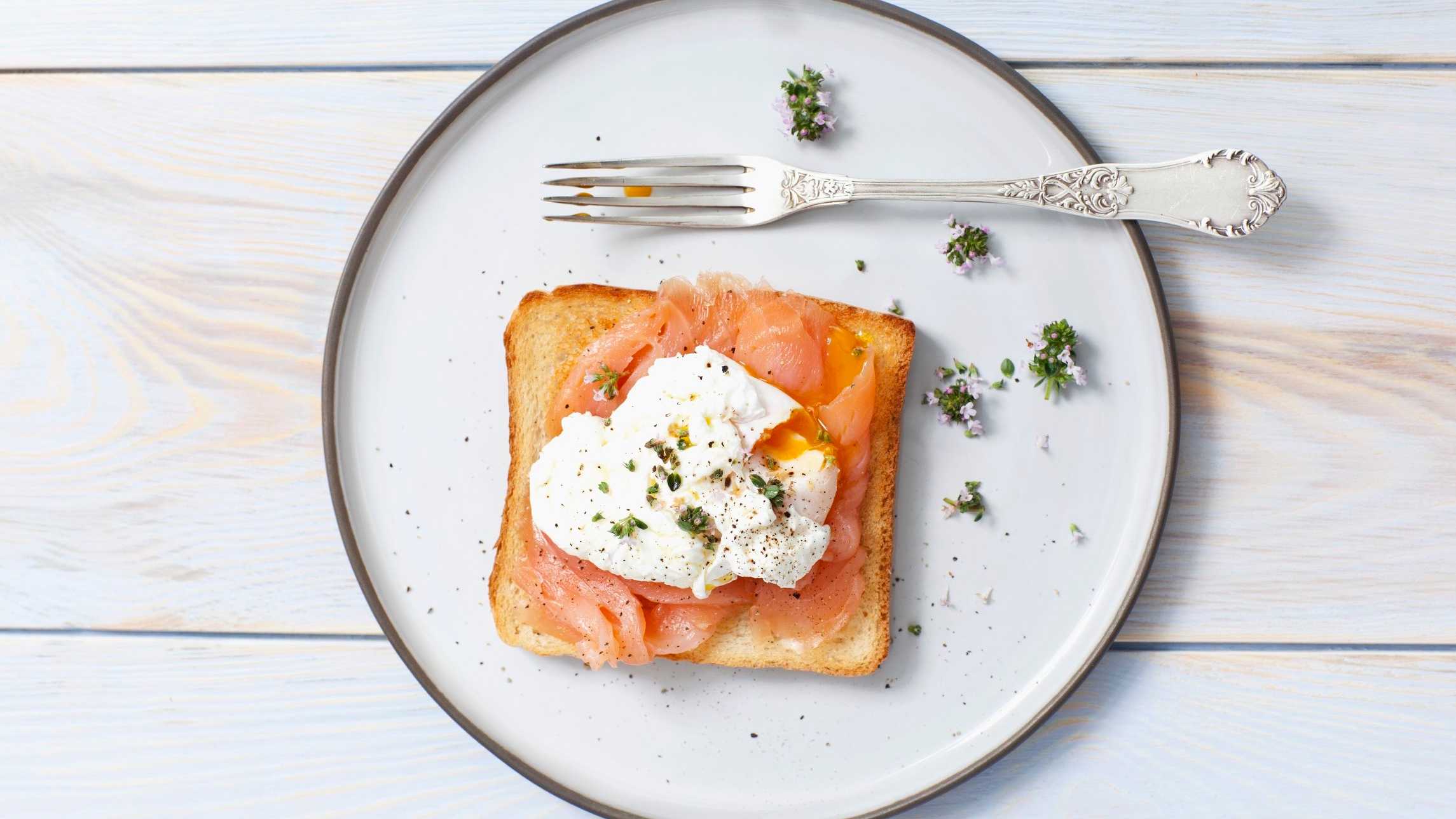 Smoked salmon toast with poached egg | KRIS Wine